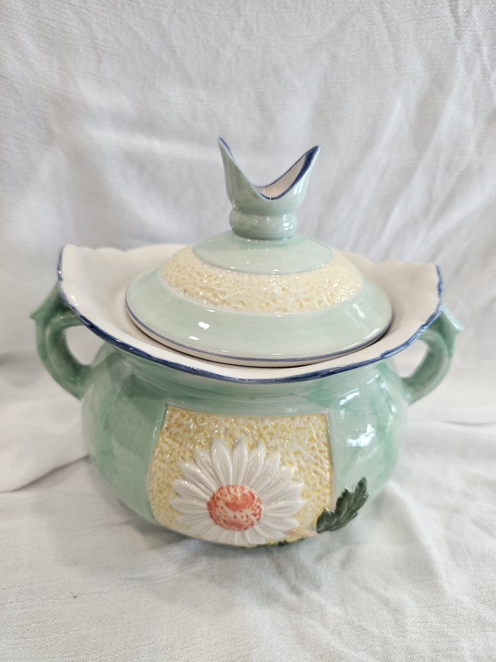 Vintage Cottagecore Daisy Ceramic Lidded Jar / Sugar Bowl
